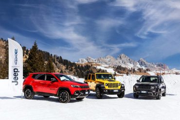 Anche il 2022 si chiude nel segno di Jeep®: per il secondo anno consecutivo la gamma di SUV 4xe è la più venduta in Italia nel mercato LEV