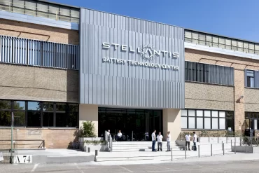 Stellantis inaugura in Italia il suo primo Battery Technology Center