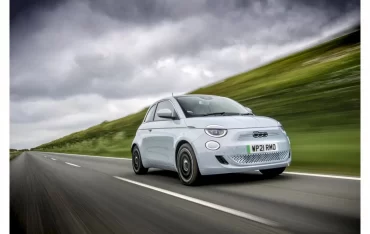 Fiat Nuova 500e incoronata “Best electric small car” al concorso “What Car? Electric Car Awards“ per il terzo anno consecutivo