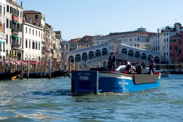 SCUDERIA ALPHATAURI ON SCREEN AND ON THE WATER IN VENICE