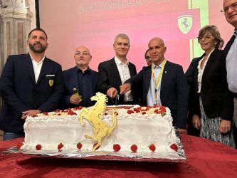 SFC ABBIATEGRASSO Celebra la Ferrari 499P con un trofeo ad Antonello Coletta