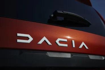 Dacia_Jogger_Hybrid_140_Brun_Terracotta