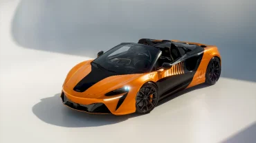 McLaren Artura Spider MCL39 Championship Edition: Un tributo al 10° Titolo Costruttori di Formula 1 di McLaren Racing Original-17994-1-arturaspidermcl39frontquarterbright030226