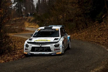 AndreaCrugnolaregalaaLancialaprimavittoriaitalianadellaYpsilonRally2HFIntegrale