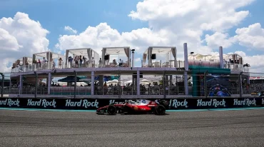 F1 GP MIAMI Leclerc guida la carica Ferrari miami 1