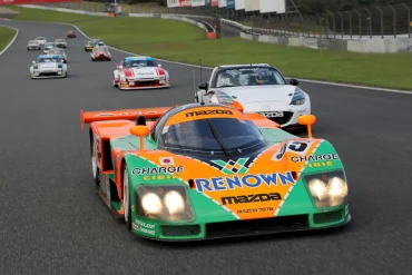 LA MAZDA 787B TORNA SUL CIRCUITO DE LA SARTHE PER CELEBRARE IL 35° ANNIVERSARIO DELLA VITTORIA A LE MANS mazda_787b_parade_lap_highres
