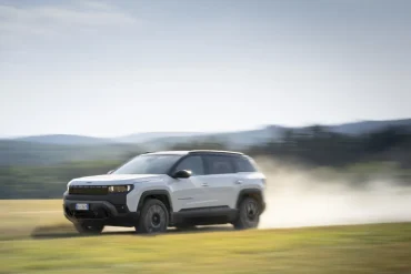 Nuova Jeep Compass protagonista ai 105XMasters 2026 nuova-jeep-compass